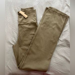 BRAND NEW Skims Outdoors Foldover pants MEDIUM